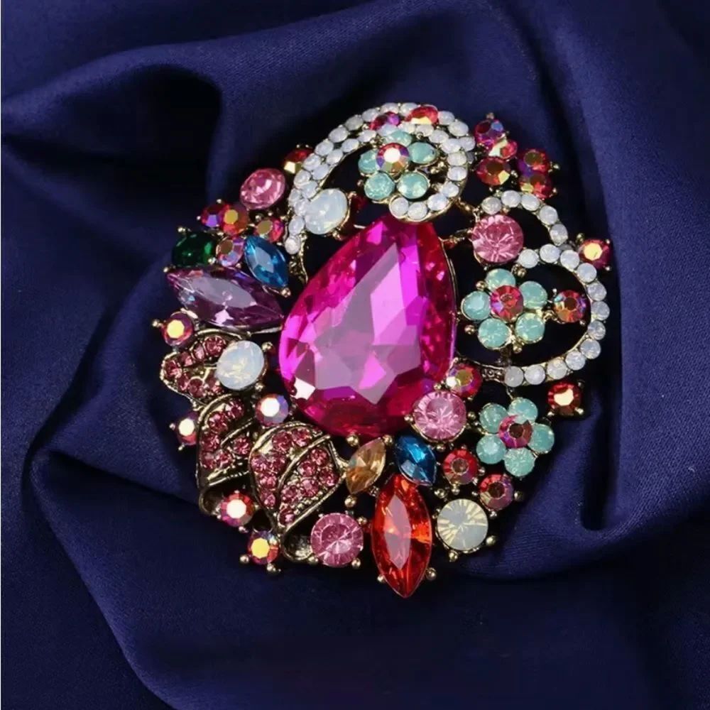 🩷 NEW Elegant Multicolor Sparkling Crystal Brooch 🩷